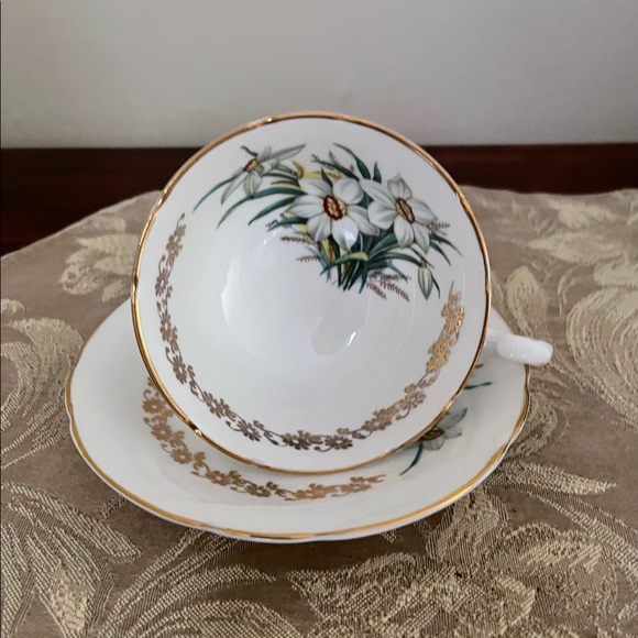 Vintage Hamilton Daisy Teacup & Saucer - Picture 2 of 11